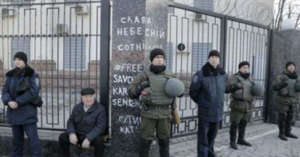 Furie în Ucraina, care nu le permite ruşilor să voteze. Foto: Economica.net