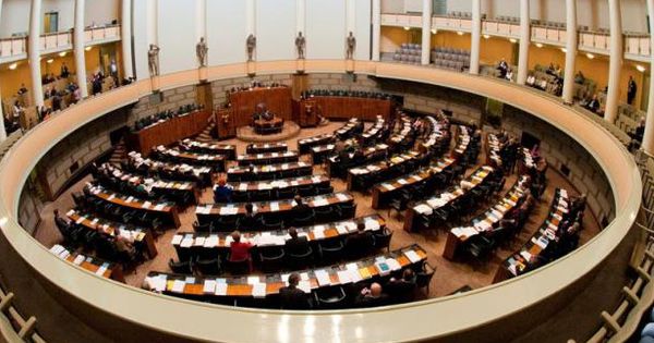 В Финляндии проголосовали за вотум доверия правительству.