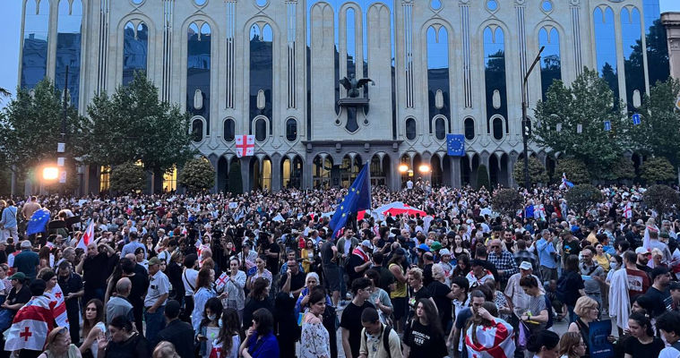 В Тбилиси в субботу готовят демонстрацию против закона об "иноагентах".