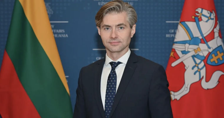 Глава МИД Литвы и его семья пострадали в результате крупной утечки данных.