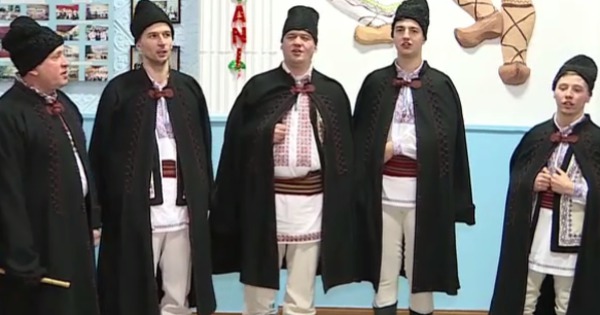 Фестиваль проводится уже более 20ти лет и объединяет представителей многих населенных пунктов.