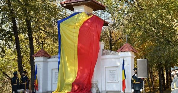 В день румынской армии в парке Валя Морилор был снова открыт памятник 1937 года.