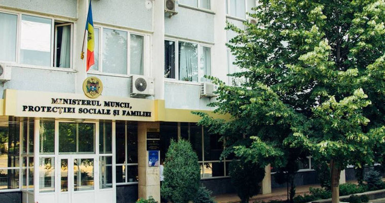 Аудит в Минтруда: Людям за границей платили заплаты, умершим начисляли компенсации.