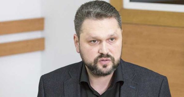 Экс-глава НЦБК Зумбряну подал в суд на парламент и хочет восстановиться в должности.