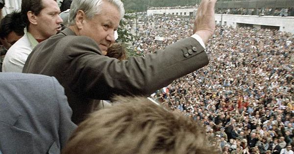 Политические события, которые проходили 18–21 августа 1991 года принято называть августовским путчем.li