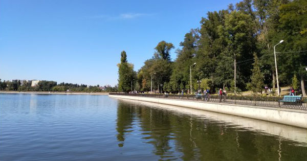 Примэрия Кишинева закупит 25 устройств для оксигенации воды в озере Валя Морилор.