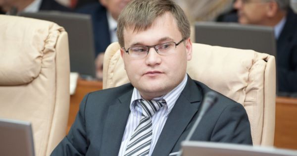 Либерал Ион Чебану попросил, чтобы первый урок в школах Кишинева был посвящен Столетию "унири". Фото: unimedia.info.