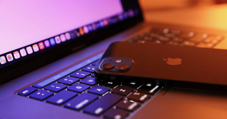 Apple предупредила своих пользователей по всему миру об атаках хакеров.