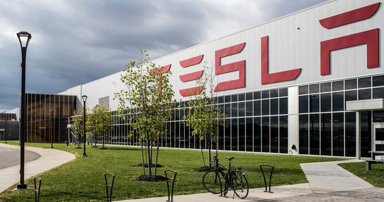 Tesla потеряла статус самого дорогого автопроизводителя.
