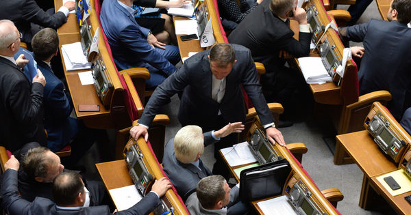 Парламент Украины вскоре может ввести визовый режим с Россией, сообщают украинские СМИ.