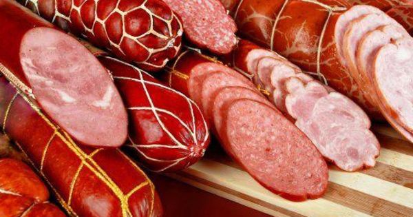 Немецкий врач назвал самые опасные продукты для кишечника.