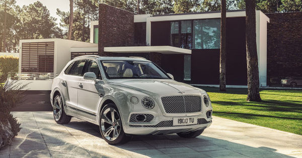 Bentley prezintă noul Bentayga Hybrid.