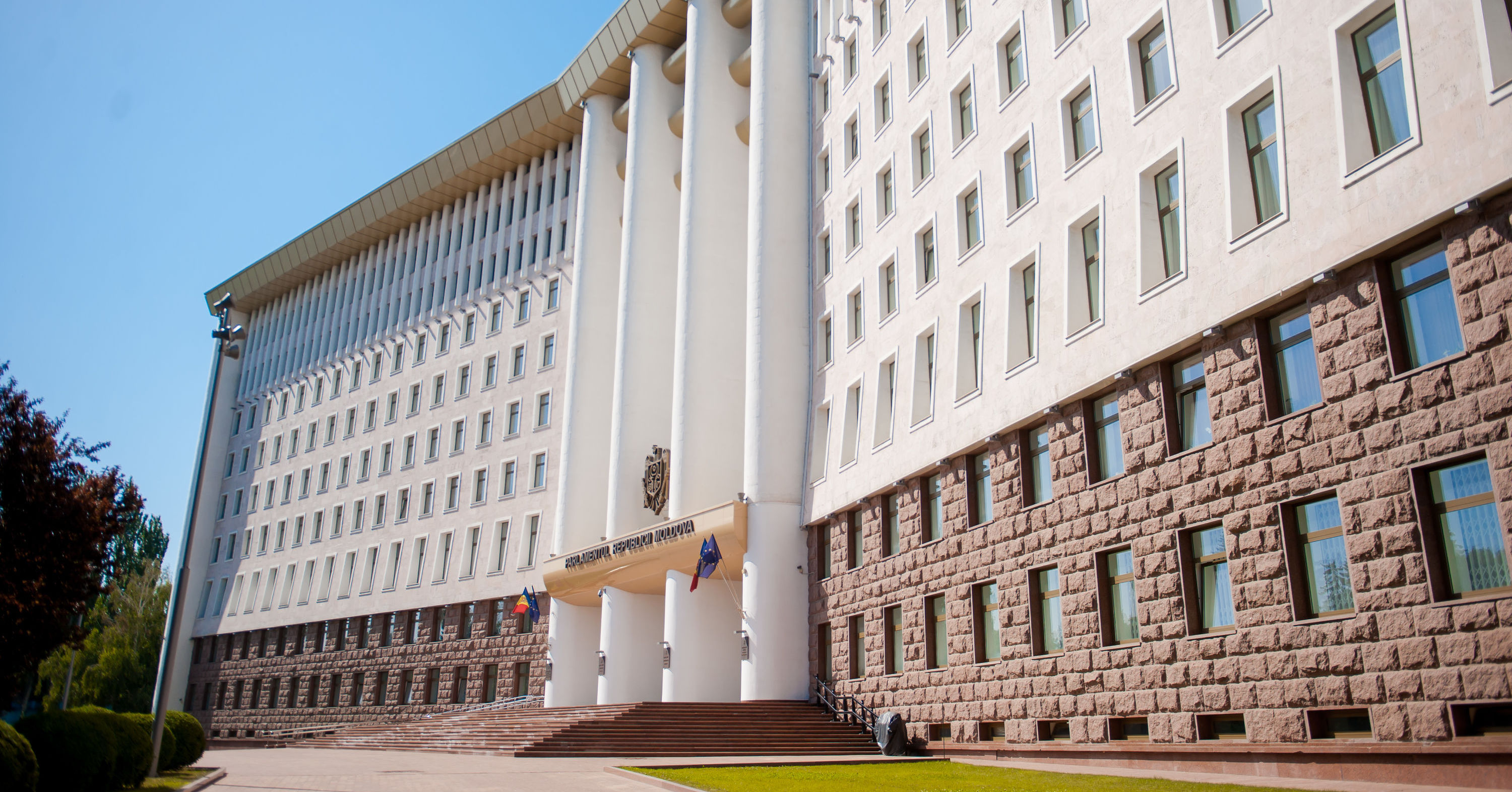 Promo-LEX подверг критике проведение приёма граждан в парламенте. Фото Point.md.
