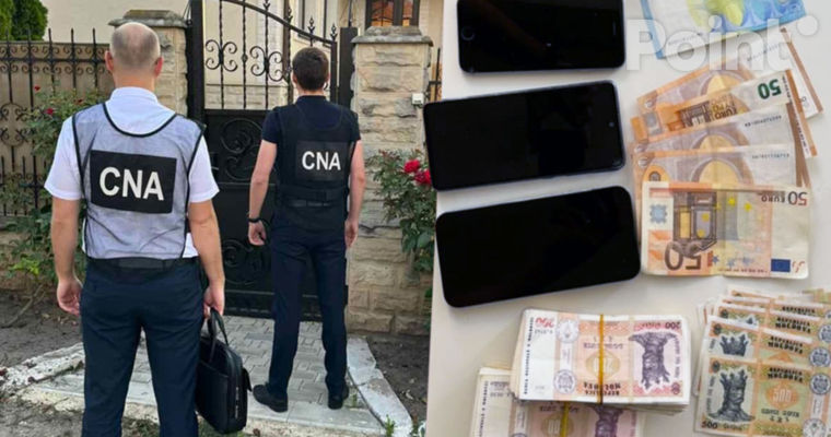 Двое мужчин попытались подкупить таможенников взяткой в размере 2600 евро. 