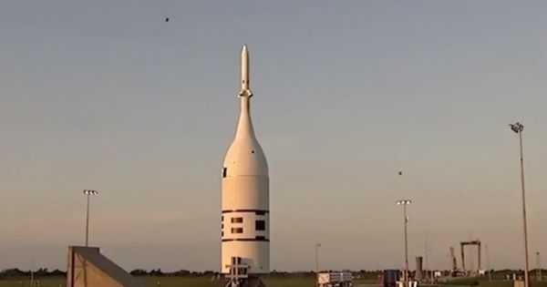 NASA испытало систему спасения экипажа в корабле Orion.