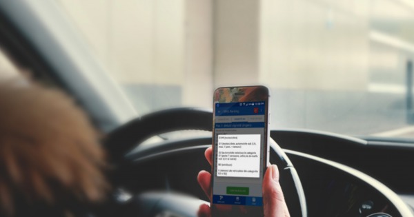 Conducătorii auto vor putea achita vinieta în regim online. Foto: tpark.ro