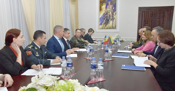 Минобороны Молдовы планирует обмен опыта с Литвой по гибридным угрозам.