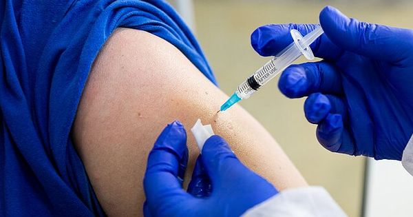 Врач: Антитела после 1-ой вакцинации не сразу достигают защитного уровня