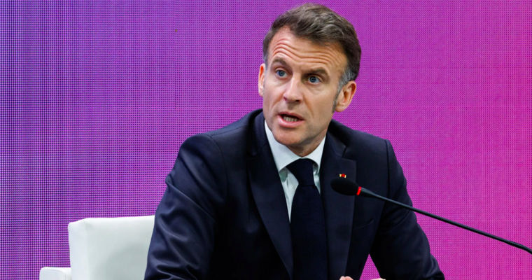 Macron a criticat taxele impuse de Trump pentru mașinile din UE, în ciuda acordului.