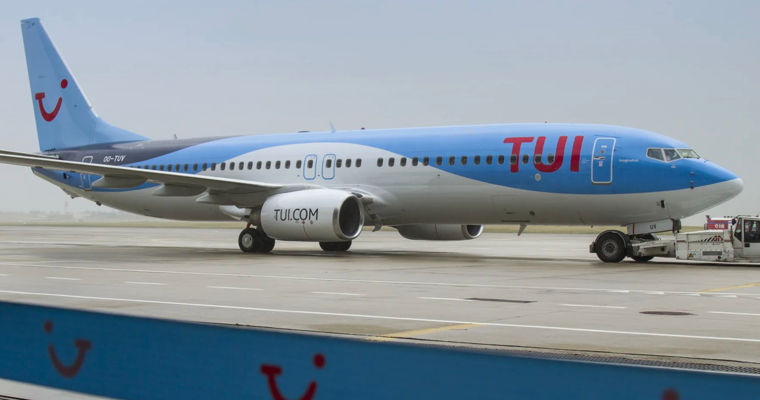 O coliziune cu lebede a dus la o aterizare de urgență a unui avion de pasageri în Marea Britanie.