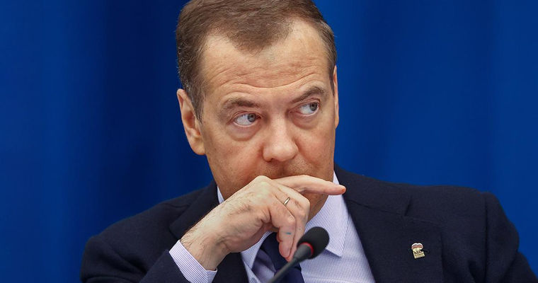 Медведев: Не стоит играть с историей, чтобы не разделить судьбу Украины