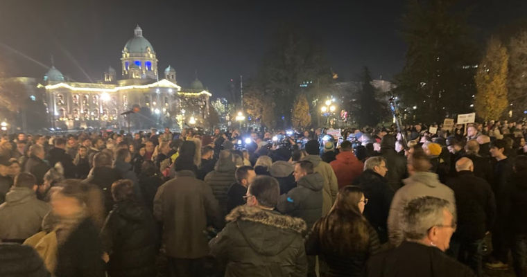 В Белграде тысячи людей протестовали против фальсификации выборов.