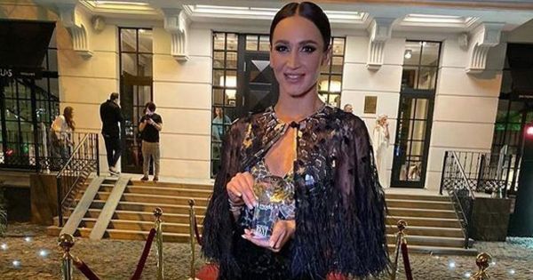 Бузова произвела фурор в платье от молдавского дизайнера.