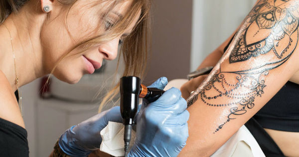 De ce tatuajele rămân permanent imprimate în piele. Foto: Playtech