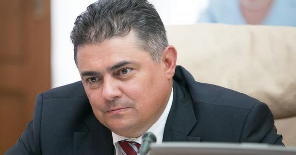 Директор НАРЭ получает 63 000 леев в месяц и владеет миллионными вкладами.
