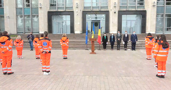 Молдавские медработники отправились в Румынию, чтобы помочь в борьбе с COVID.