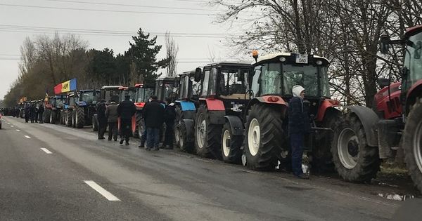 Фермеры заблокировали бульвар Дачия в Кишиневе.