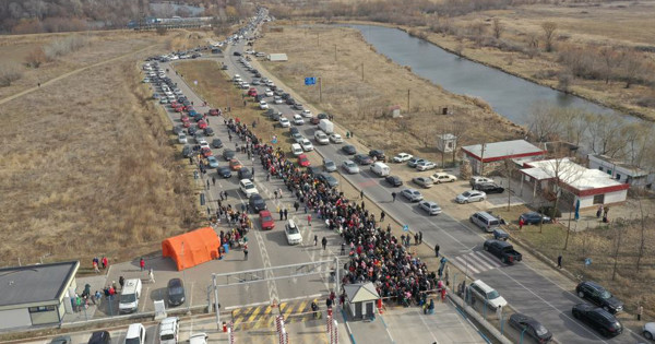 При въезде в Молдову образуются очереди до 15 километров.