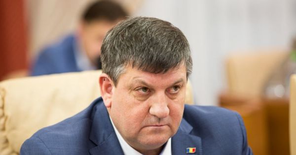 Экс-министра транспорта Юрия Киринчука приговорили к трем с половиной годам тюрьмы.