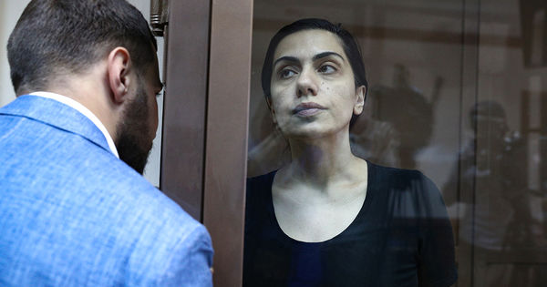 Карина Цуркан работала в контролируемой государством компании «Интер РАО» с 2005 года и курировала направление энерготрейдинга. 