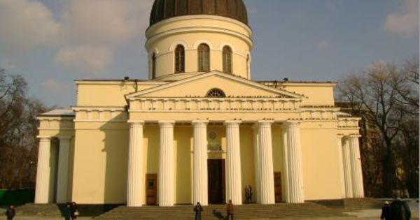 Alertă falsă cu bombă la Catedrala Mitropolitană din Capitală. 