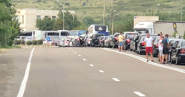 В настоящее время контрольно-пропускной пункт "Албица" на въезде в Румынию перегружен транспортом. Фото: customs.gov.md.
