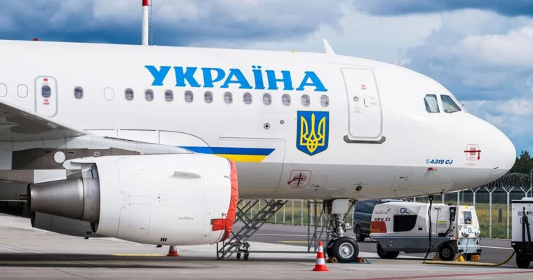 Самолет Зеленского вновь вернулся из Молдовы в Польшу.