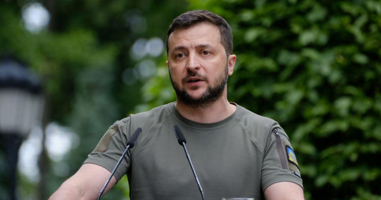 Politico: Зеленский отправится во Францию, чтобы попросить НАТО сбивать ракеты РФ.