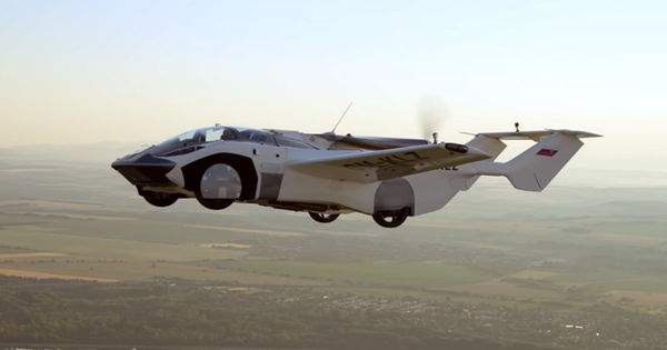 Летающий автомобиль AirCar совершил первый междугородний перелет.