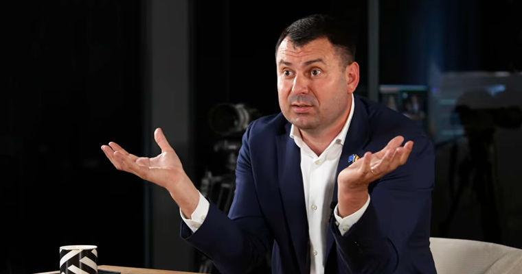Костюк: "У нас бывший президент раз в неделю летает в Москву. А меня в чем обвиняют?".