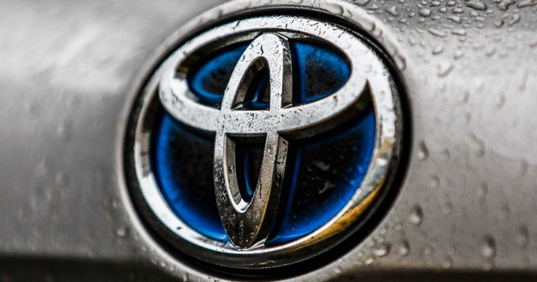 Toyota Motor четвертый раз подряд стала лидером по продажам авто в мире.