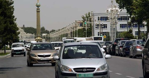 Информация о том, что власти Туркмении приняли решение оставить в стране автомобили только белого цвета, появилась в мае прошлого года.