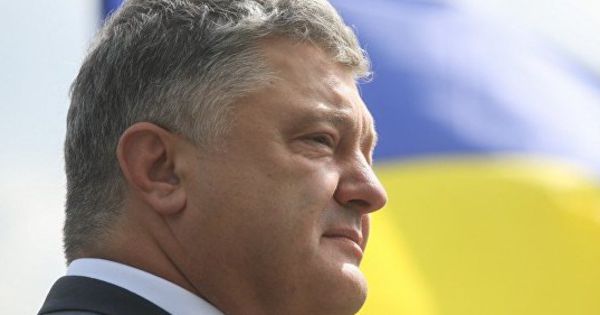 Порошенко рассказал, как спасся от луганских ополченцев.