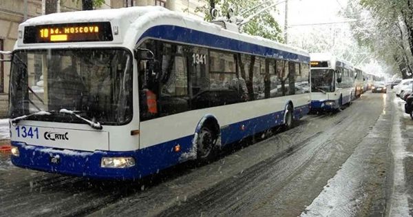 До 16.00 должны выйти по 5-6 автобусов маршрутов №19 и №26, а также 12 троллейбусов маршрута №22.
