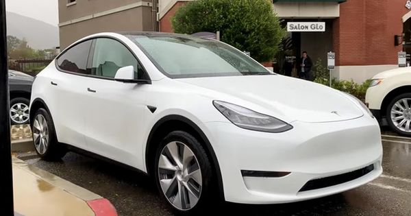 Tesla Model Y с двумя моторами показали на видео.