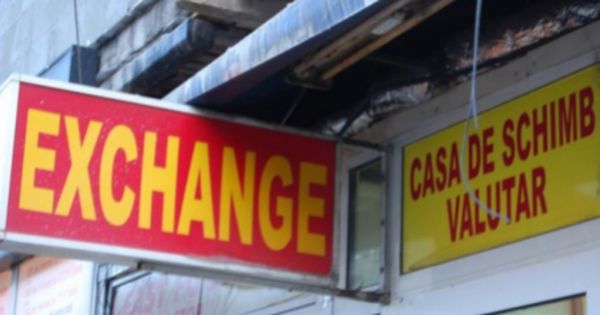 Jaf armat la o casă de schimb valutar din Capitală. 