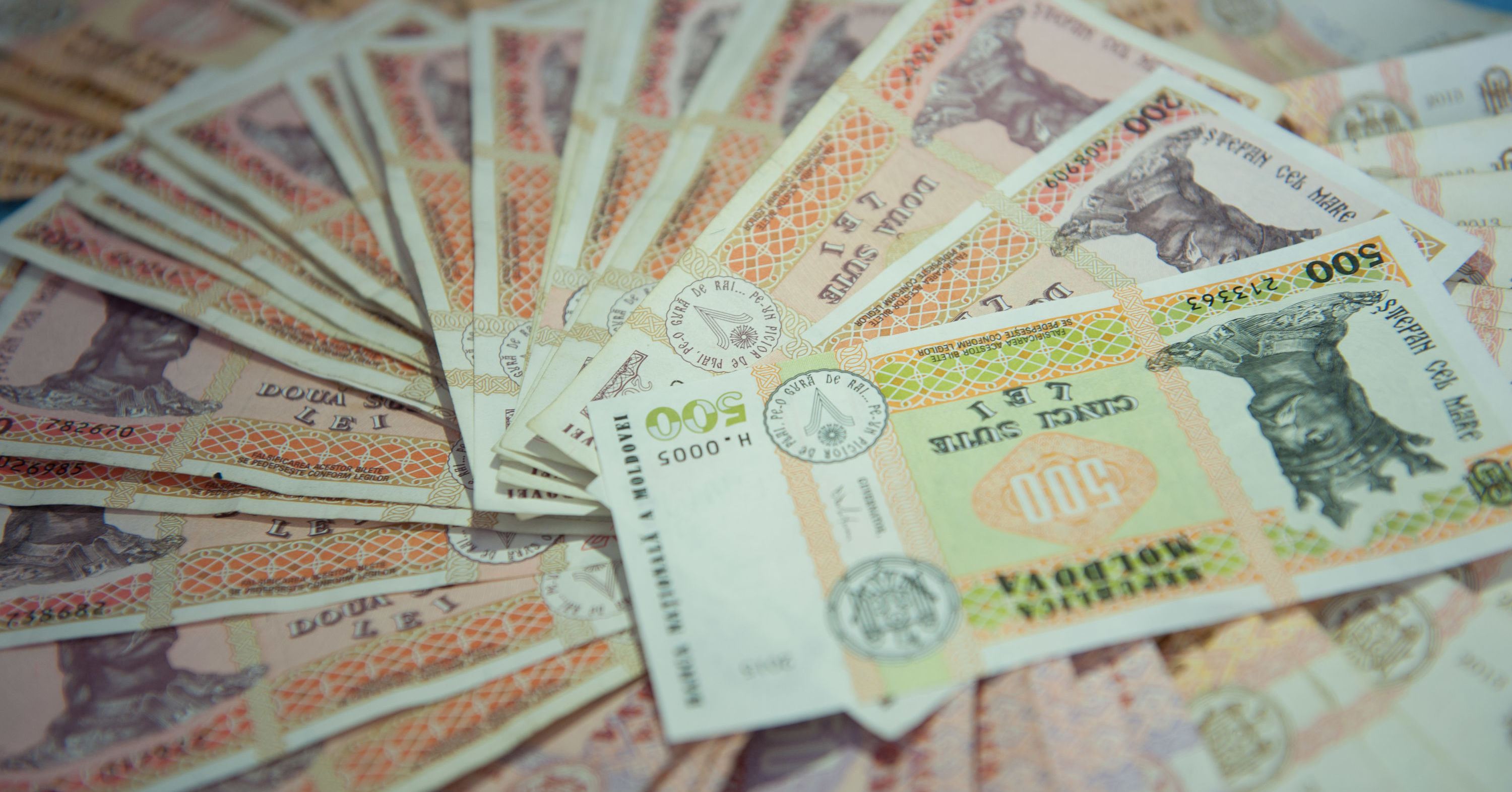В Молдове 60% жителей живут на зарплату и хранят деньги "под матрасом"