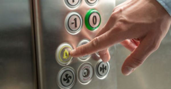 Cinci minori, blocați într-un lift din Capitală. Intervenţia salvatorilor. Foto simbol: Fanatik