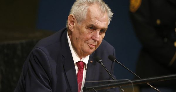 Президент Чехии отказался извиняться перед Украиной за слова о Крыме.