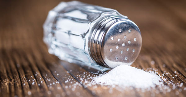 Диетолог предупредила об опасности полного отказа от употребления соли